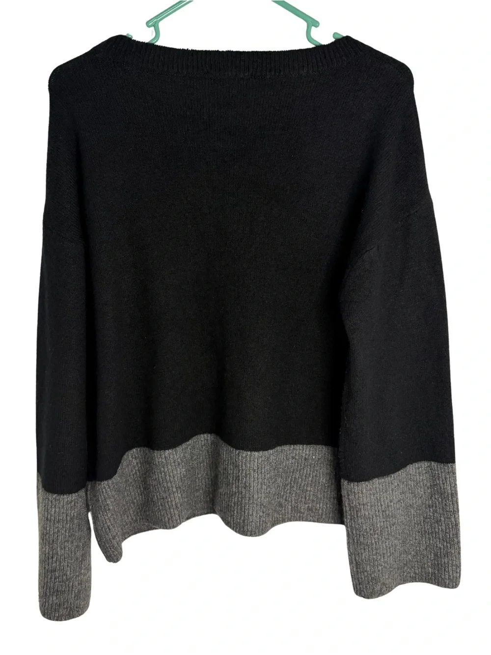 Vince Camuto Black and Gray Colorblock Oversized Crewneck Sweater Size Small - Picture 2 of 5
